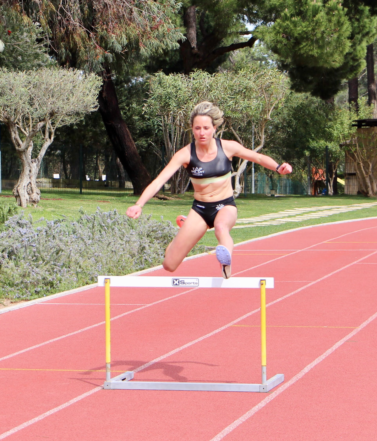 {"uploader":"Uploaded by: Eline Dalemans, Athlete, 3000ms steeplechas from Belgium"}